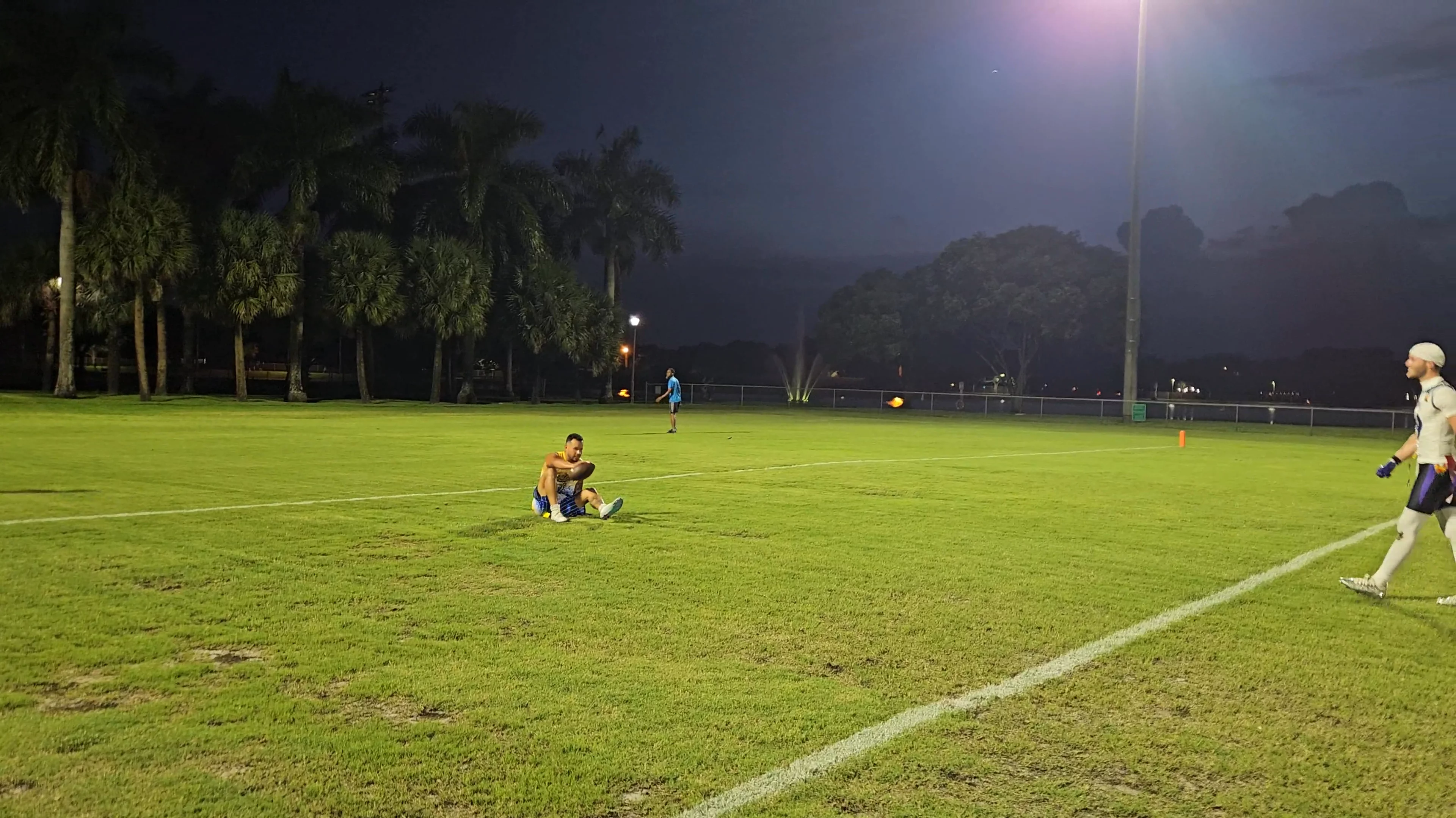 La Familia de Sud Touchdown throw